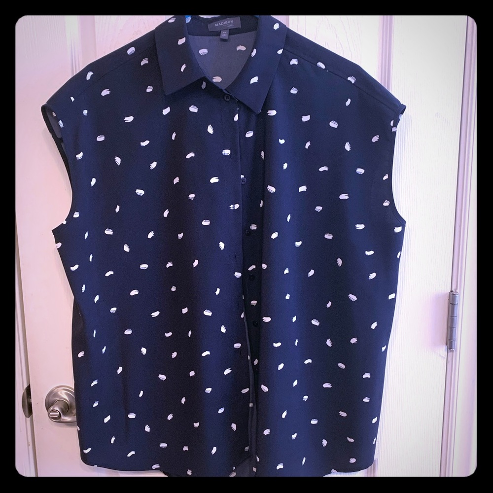 Button-up Sleeveless Blouse